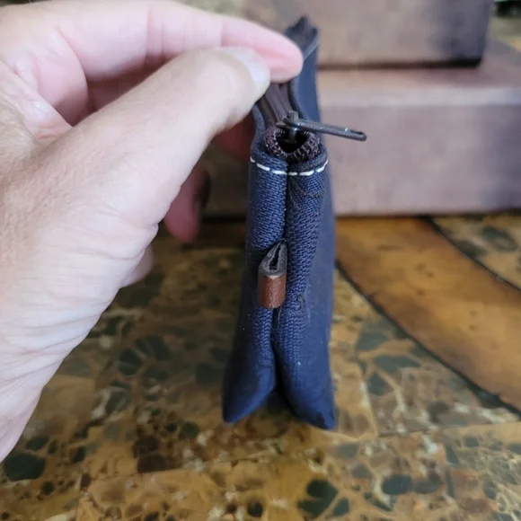 Dooney & Bourke pouch - Picture 2 of 6